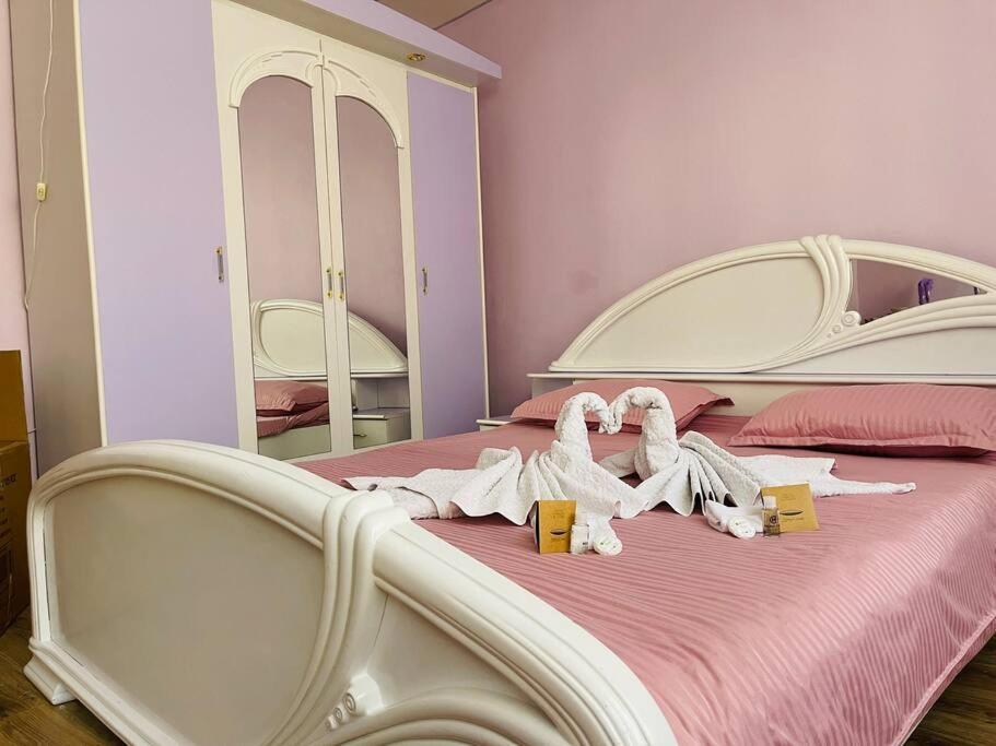 Lavender Luxury Apartment Oradea Buitenkant foto