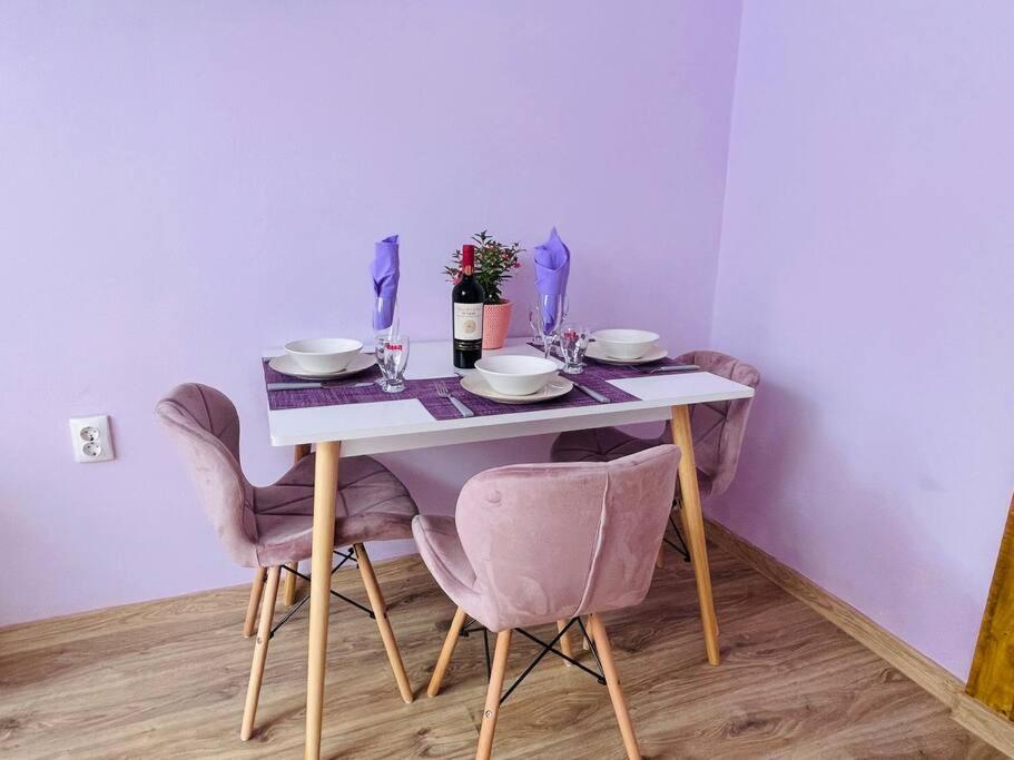 Lavender Luxury Apartment Oradea Buitenkant foto