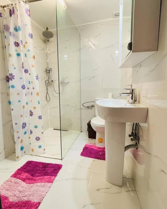 Lavender Luxury Apartment Oradea Buitenkant foto