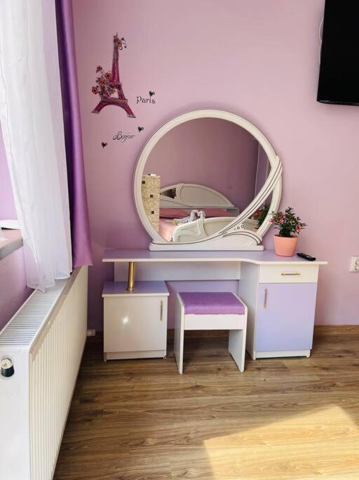 Lavender Luxury Apartment Oradea Buitenkant foto