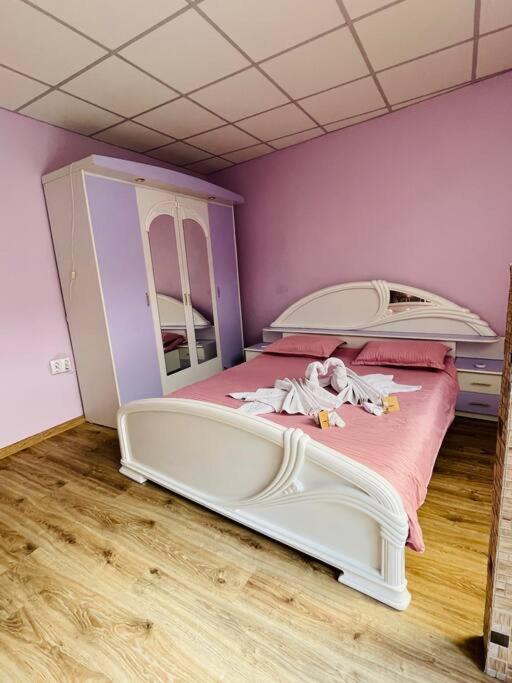 Lavender Luxury Apartment Oradea Buitenkant foto