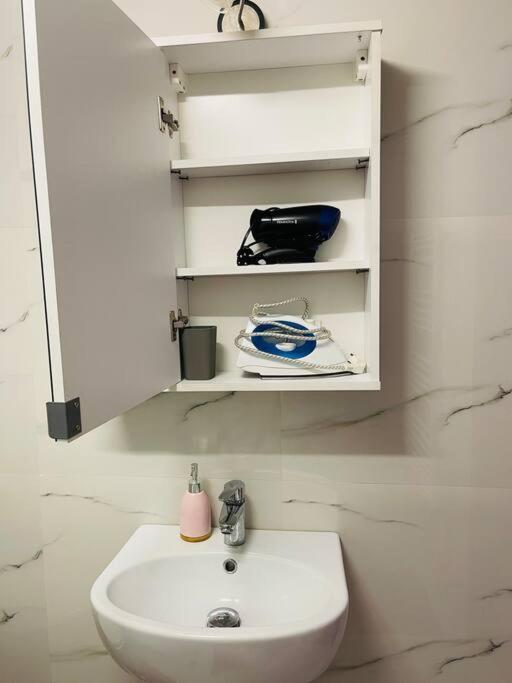 Lavender Luxury Apartment Oradea Buitenkant foto