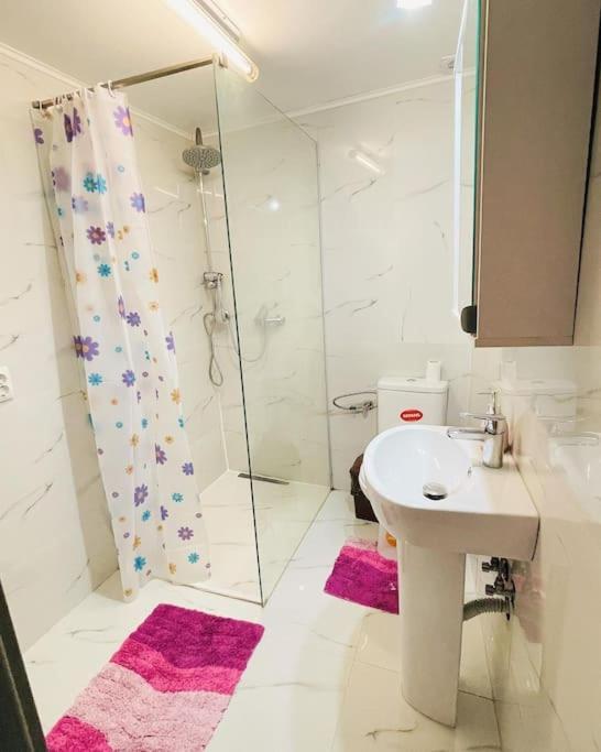 Lavender Luxury Apartment Oradea Buitenkant foto