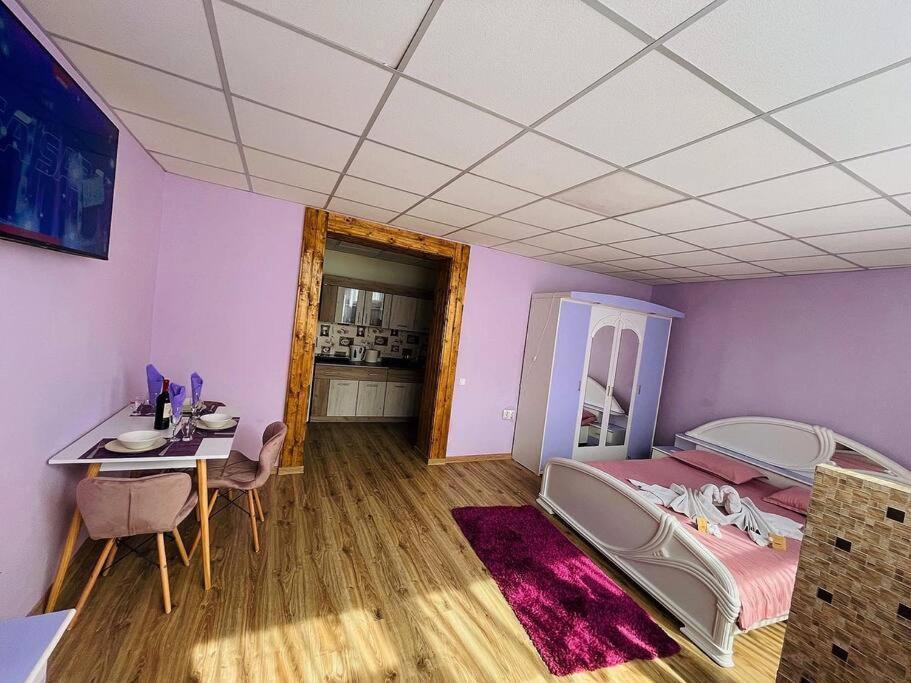 Lavender Luxury Apartment Oradea Buitenkant foto