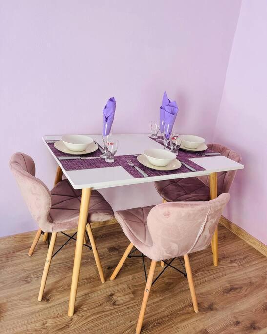 Lavender Luxury Apartment Oradea Buitenkant foto