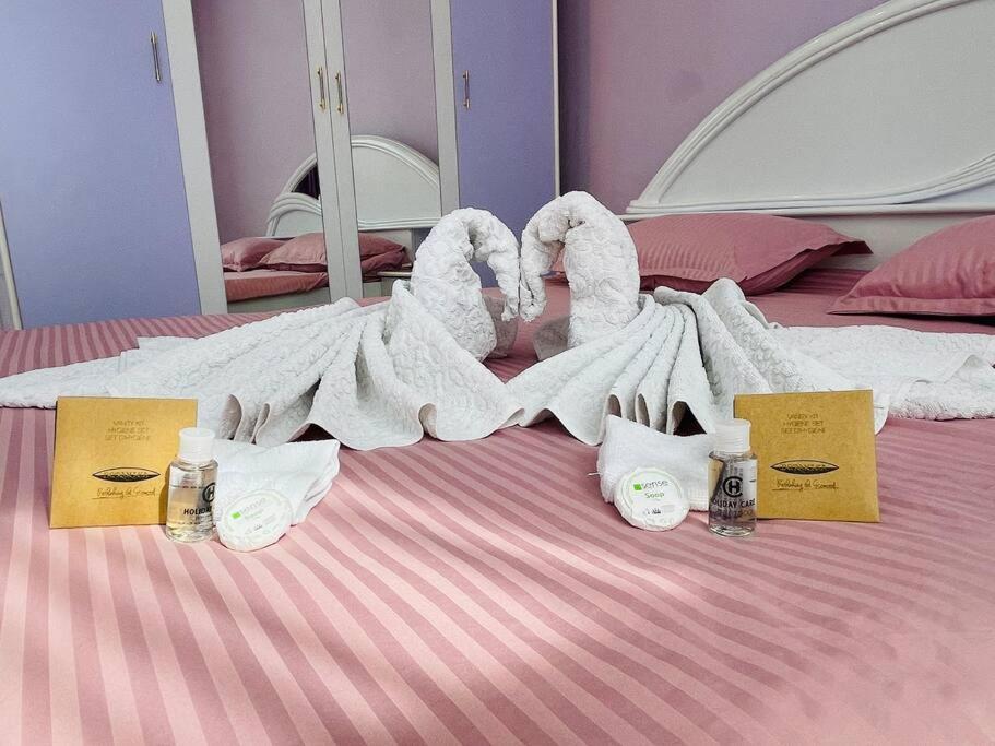 Lavender Luxury Apartment Oradea Buitenkant foto